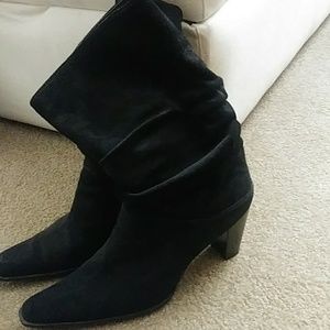 Suede black boots